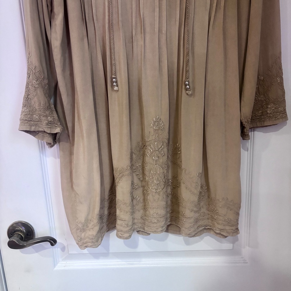 Solitaire Tan Embroidered Rayon Tunic Top Boho Pleated Split Neck Medium - Picture 3 of 7